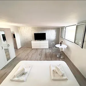 https://lifeisroma.it-romehotels.com