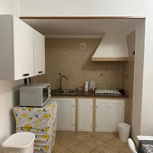 https://la-casetta-della-nonna.palermohotels.org
